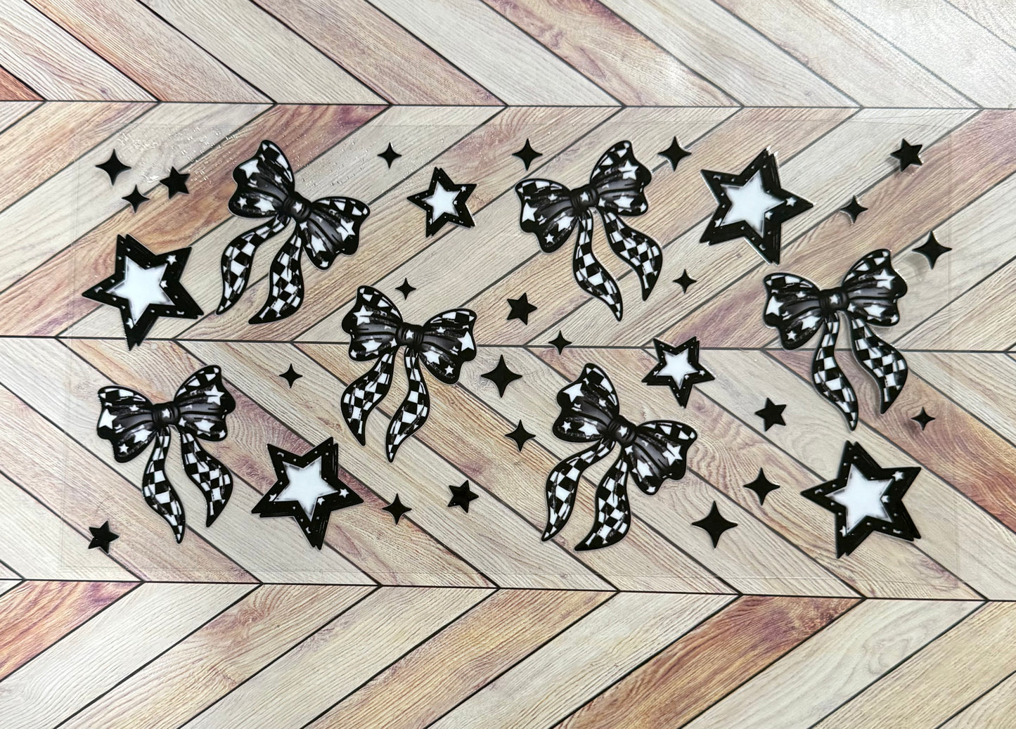 Checkered bows and stars