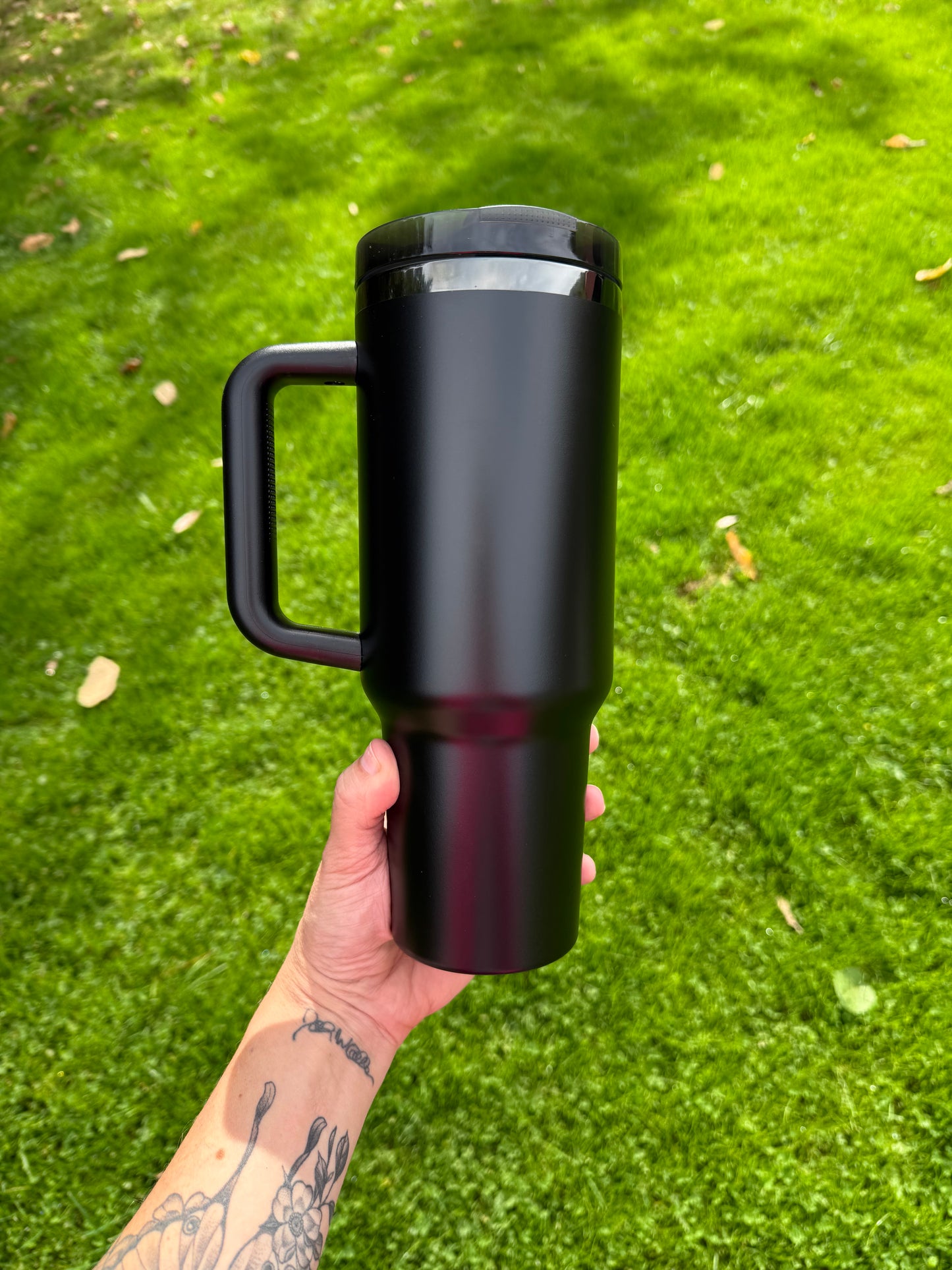 40oz flip top - black lip